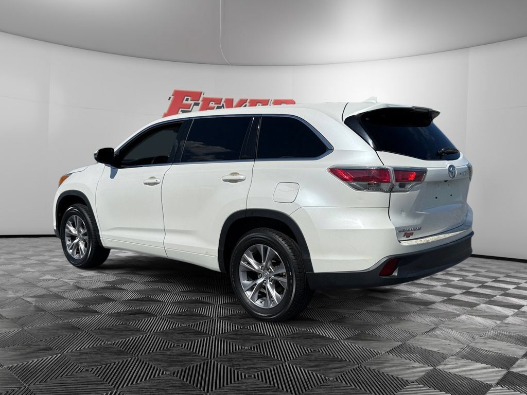 Used 2015 Toyota Highlander Plus FWD image 3