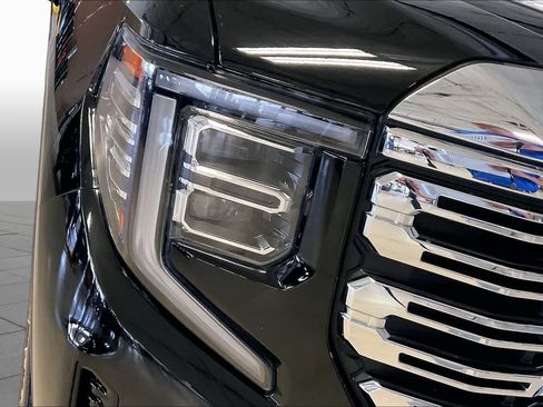Used 2024 GMC Sierra 1500 Denali w/ Denali Reserve Package AWD/4WD image 25