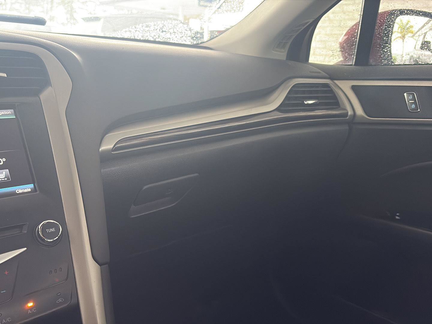 Used 2014 Ford Fusion SE w/ Equipment Group 502A FWD image 14
