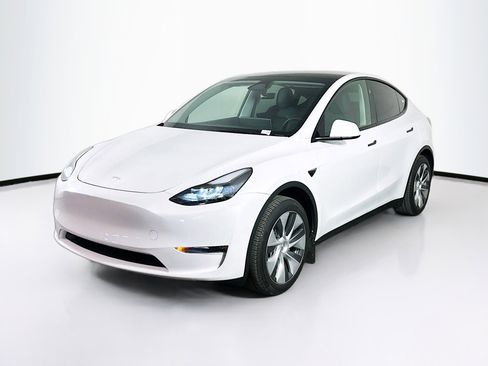 Used 2024 Tesla Model Y Long Range image 3