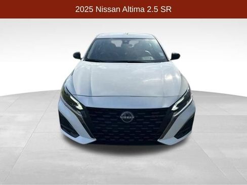 Used 2025 Nissan Altima 2.5 SR AWD/4WD image 2