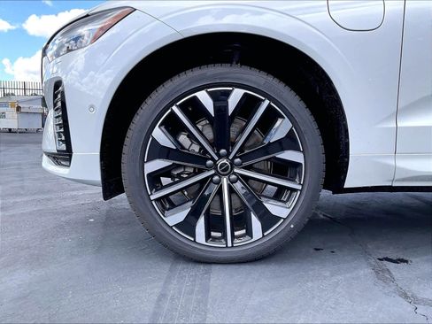 New 2026 Volvo XC60 T8 Ultra w/ Protection Package Premier AWD/4WD image 14