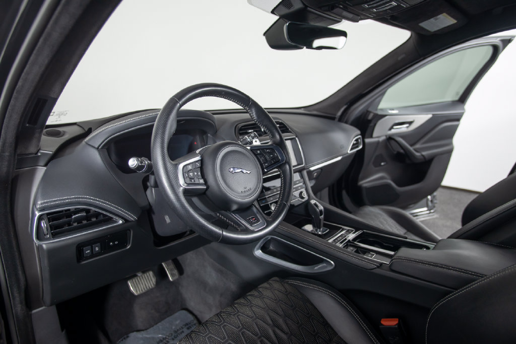 Used 2020 Jaguar F-PACE SVR AWD/4WD image 5