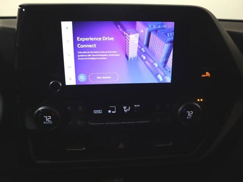 Used 2023 Toyota Highlander XLE image 12