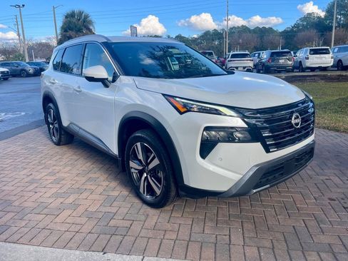 Used 2025 Nissan Rogue SL image 8