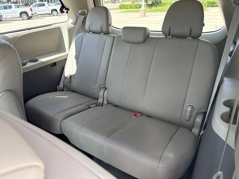 Used 2017 Toyota Sienna XLE w/ Protection Package FWD image 11