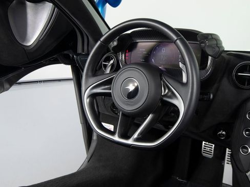 Used 2024 McLaren 750S Spider RWD image 32