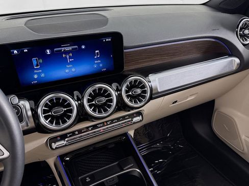 Used 2026 Mercedes-Benz GLB 250 image 19