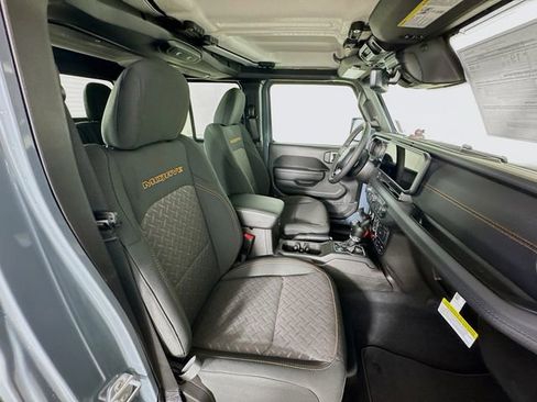 New 2026 Jeep Gladiator Mojave w/ Safety Group image 29