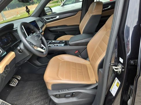 Used 2024 Volkswagen Atlas Cross Sport SEL R-Line AWD/4WD image 5