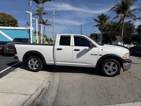 Used 2010 Dodge Ram 1500 Truck ST w/ SXT Appearance Group image 4