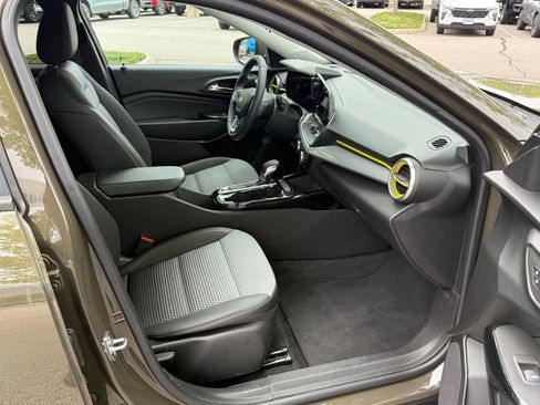 Used 2024 Chevrolet Trax LT w/ Driver Confidence Package FWD image 15