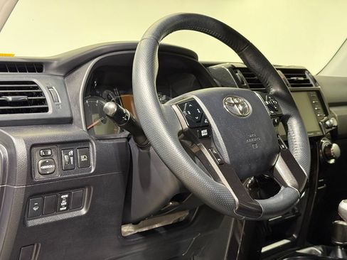 Used 2021 Toyota 4Runner TRD Off-Road Premium w/ Moonroof Package AWD/4WD image 17