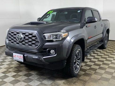 Used 2021 Toyota Tacoma TRD Sport w/ Technology Package image 2