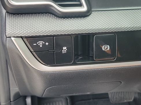 Used 2025 Kia Sportage LX FWD image 30