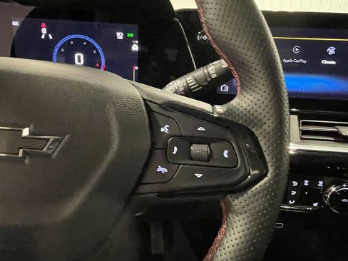 Used 2025 Chevrolet Trax RS image 36