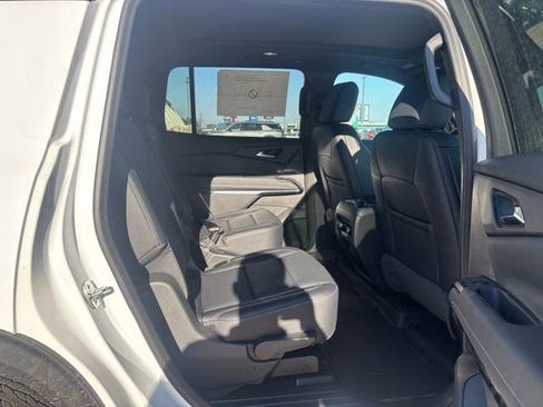 New 2026 Chevrolet Traverse LT w/ Sun and Wheel Package image 12