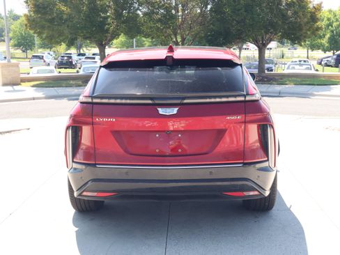 Used 2024 Cadillac Lyriq Luxury RWD image 8