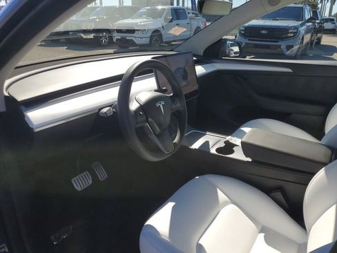 Used 2023 Tesla Model Y Performance image 6