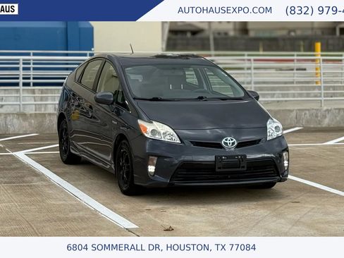 Used 2015 Toyota Prius Two FWD image 1