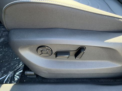 New 2026 Volkswagen Tiguan SE image 14