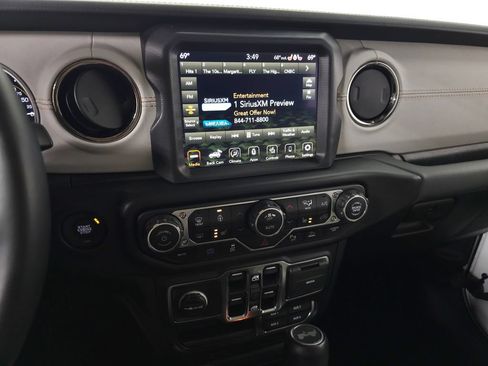 Used 2023 Jeep Wrangler Unlimited Sahara AWD/4WD image 19