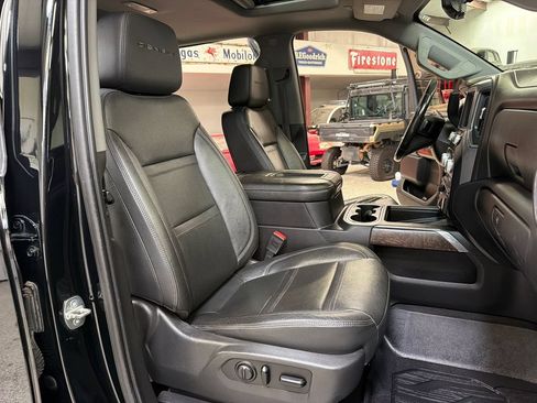 Used 2020 GMC Sierra 3500 Denali w/ Denali Ultimate Package AWD/4WD image 38
