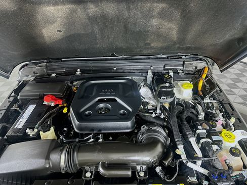 Used 2024 Jeep Wrangler Unlimited AWD/4WD image 30