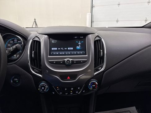 Used 2017 Chevrolet Cruze LT w/ Convenience Package FWD image 17