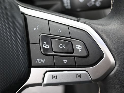 Used 2023 Volkswagen Tiguan SE R-Line image 18