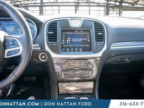 Used 2022 Chrysler 300 Touring w/ Sport Appearance Package image 8