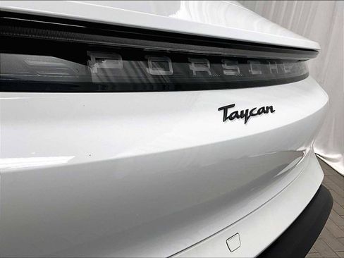 Used 2022 Porsche Taycan image 34