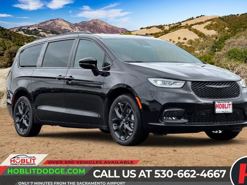 New 2026 Chrysler Pacifica Limited w/ S Appearance Package image 1