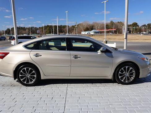 Used 2016 Toyota Avalon Limited image 6