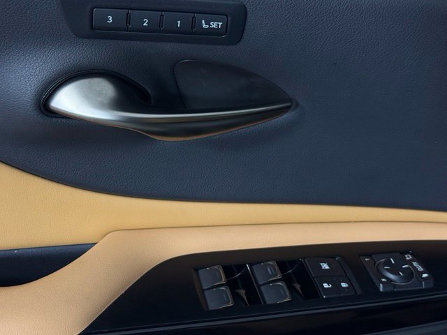 Certified 2022 Lexus ES 350 w/ Premium Package FWD image 16
