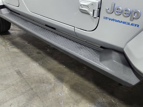 Used 2024 Jeep Wrangler Sahara w/ Technology Group image 14