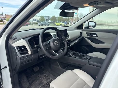 Used 2023 Nissan Rogue SV w/ SV Premium B Package image 10