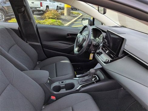 Used 2025 Toyota Corolla LE image 9
