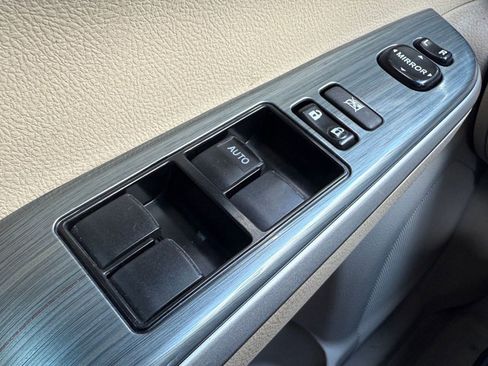 Used 2012 Toyota Camry XLE image 25