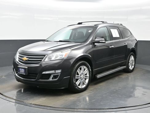 Used 2015 Chevrolet Traverse LT w/ Style and Technology Package image 2