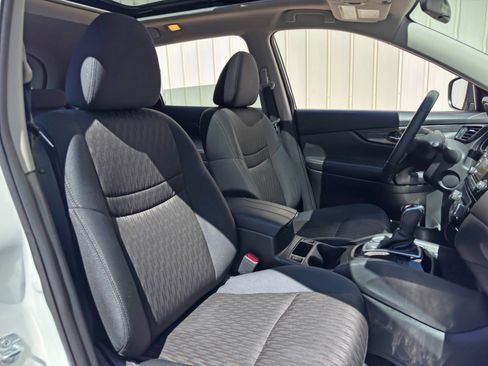 Used 2017 Nissan Rogue SV FWD image 33