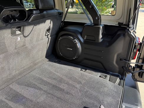 Used 2019 Jeep Wrangler Unlimited Rubicon image 16
