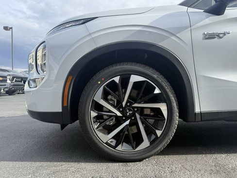 Used 2025 Mitsubishi Outlander SE image 33