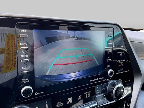 Used 2021 Toyota Highlander XLE AWD/4WD image 26