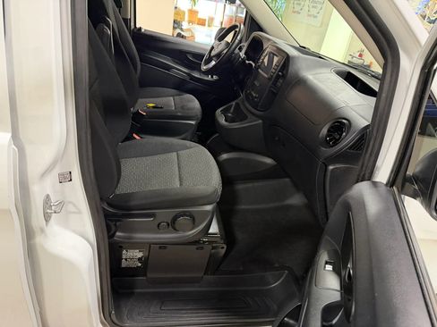 Used 2021 Mercedes-Benz Metris image 34