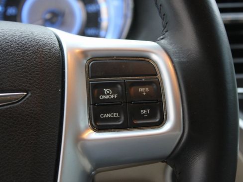 Used 2013 Chrysler 300 image 12