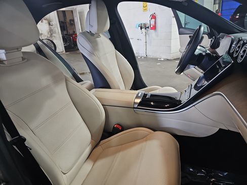 Used 2022 Mercedes-Benz C 300 Sedan image 11