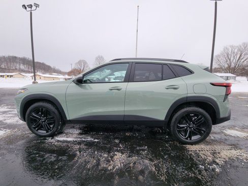 Used 2026 Chevrolet Trax ACTIV w/ Sunroof Package image 2