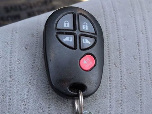 Used 2018 Toyota Sienna LE FWD image 26