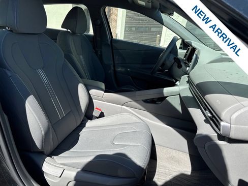 Used 2023 Hyundai Elantra SEL FWD image 9